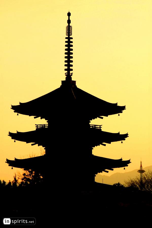 The Yasaka-no-to Pagoda in Gion meets Kyoto Tower