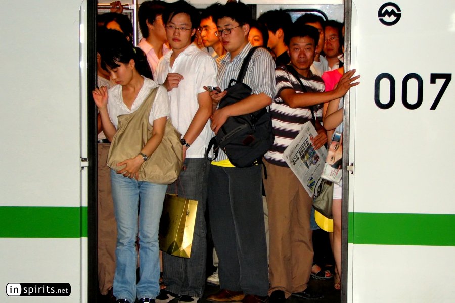 Crowds in Shanghai Metro at Rush Hour