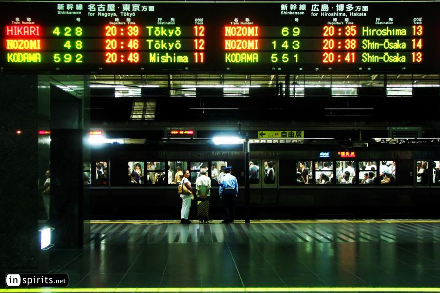 Shinkansen passengers in Kyoto Station