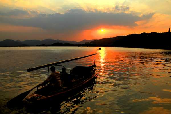 Boat trip on Hangzhou's West Lake at sunset