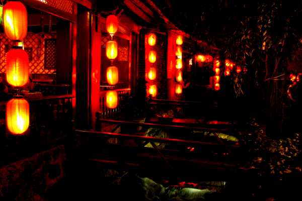 Red Lanterns at a creek in Lijiang