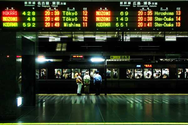 Shinkansen passengers in Kyoto Station