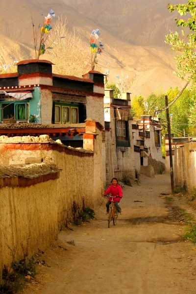A Tibetan girl's bike tour in autumn